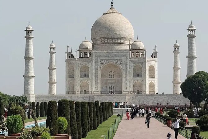 Taj Mahal, Agra Fort & Baby Taj same Day Tour from Delhi by Car - The private car and group sizes