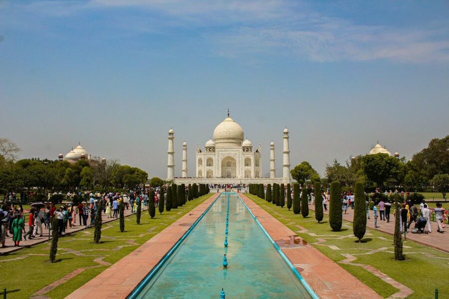 Taj Mahal & Agra Fort Private Tour with Lunch & Pickup - A long road to Agra, made easier by private transport