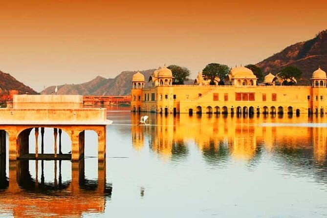 Taj Mahal and Agra Private Day Tour From Jaipur with 5 Star Meal - A one-hour five-star lunch break