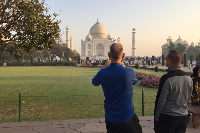 Taj Mahal Day Tour - What the private car and guide service add