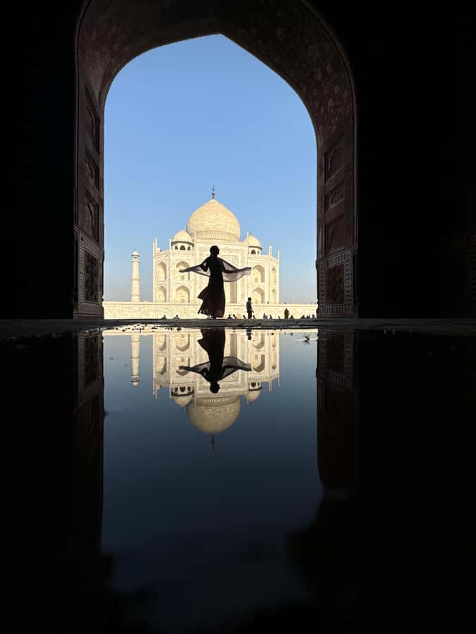 Taj Mahal: Foreigner Express Ticket (High Value) - Entering with a foreigner ticket and shoe covers