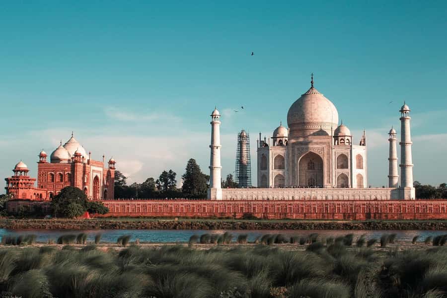Taj Mahal: Foreigner Express Ticket (High Value) - Photo help at the Taj Mahal