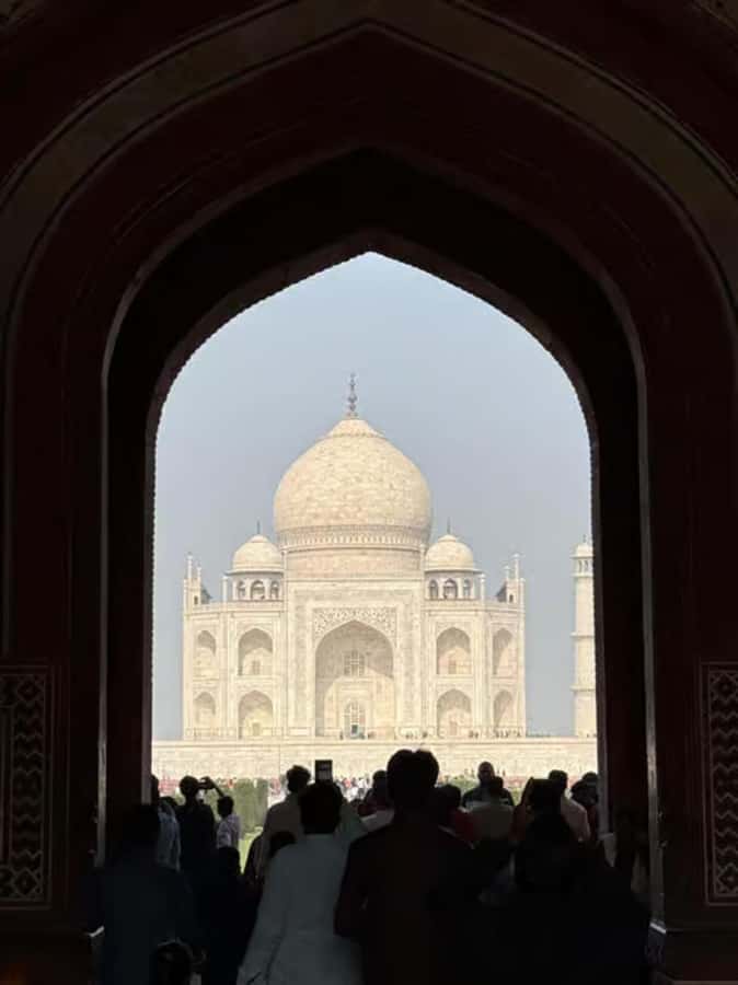Taj Mahal: Foreigner Express Ticket (High Value) - Meeting your guide near the Taj Mahal