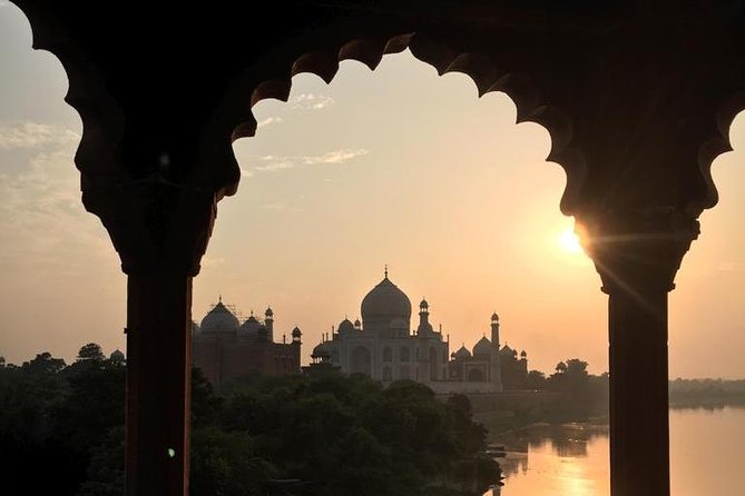 Taj mahal skip the line ticket guide and transport - What the guide service adds