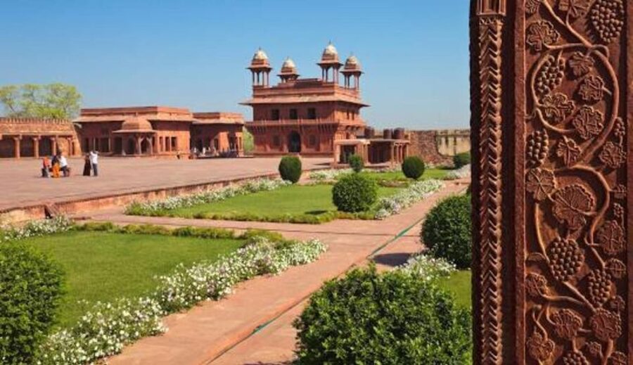 Taj Mahal Sunrise & Agra Fort Tour with Fatehpur Sikri - The road to Fatehpur Sikri takes time