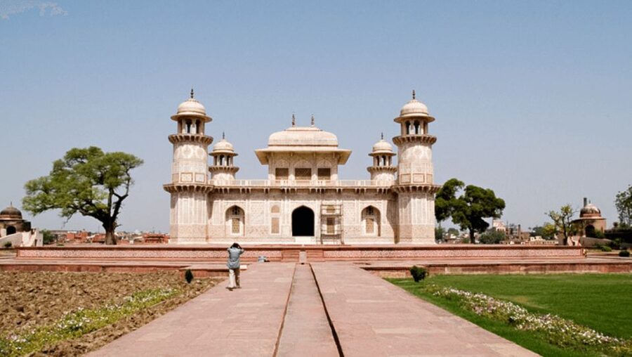 Taj Mahal Sunrise & Agra Fort Tour with Fatehpur Sikri - Returning to Agra by about 4:00 PM