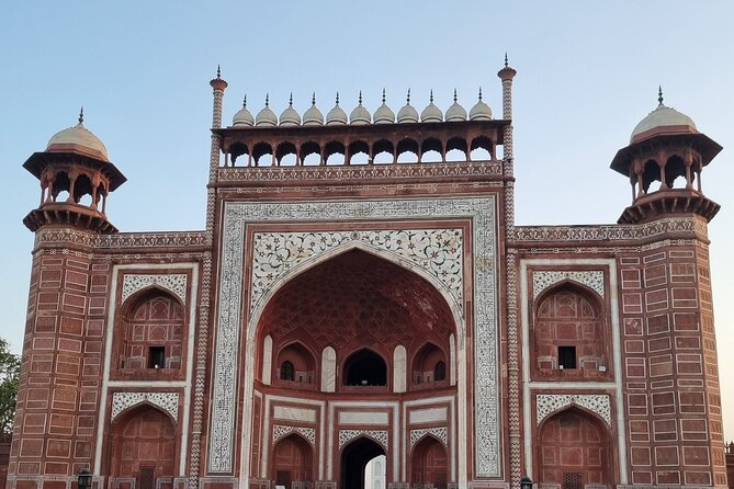 Taj Mahal Sunrise Tour - The photo help is a real advantage