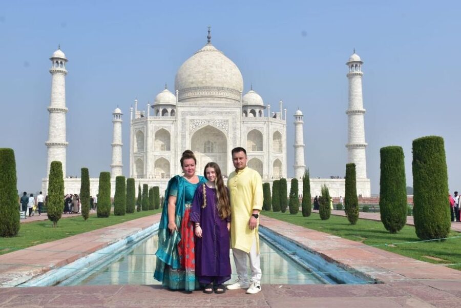 Taj Mahal Sunrise Tour: Express Ticket, Guide & Photos - Inside the mausoleum and marble courtyard
