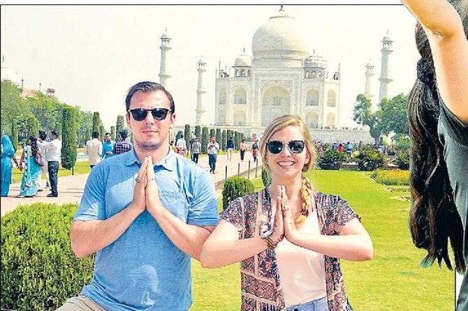 Taj Mahal Ticket - Skip the line - Entering the Taj Mahal complex