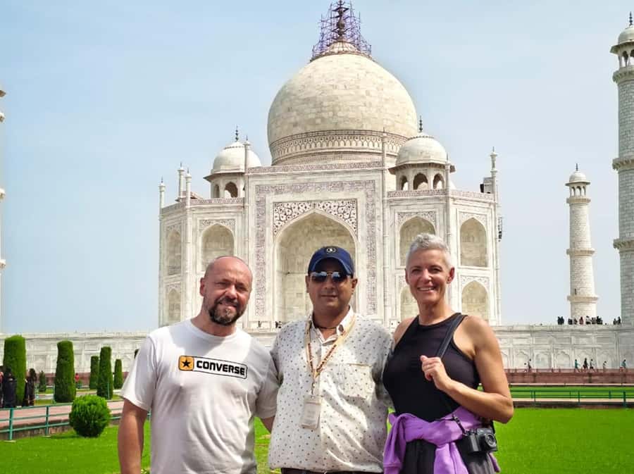 Taj Mahal Tour Fast-Track Entry with Tickets - What the $2.22 Price Really Means