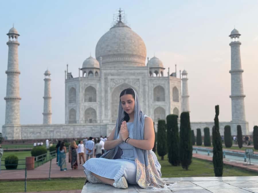 Taj Mahal Tour Fast-Track Entry with Tickets - Languages and the Guide Experience