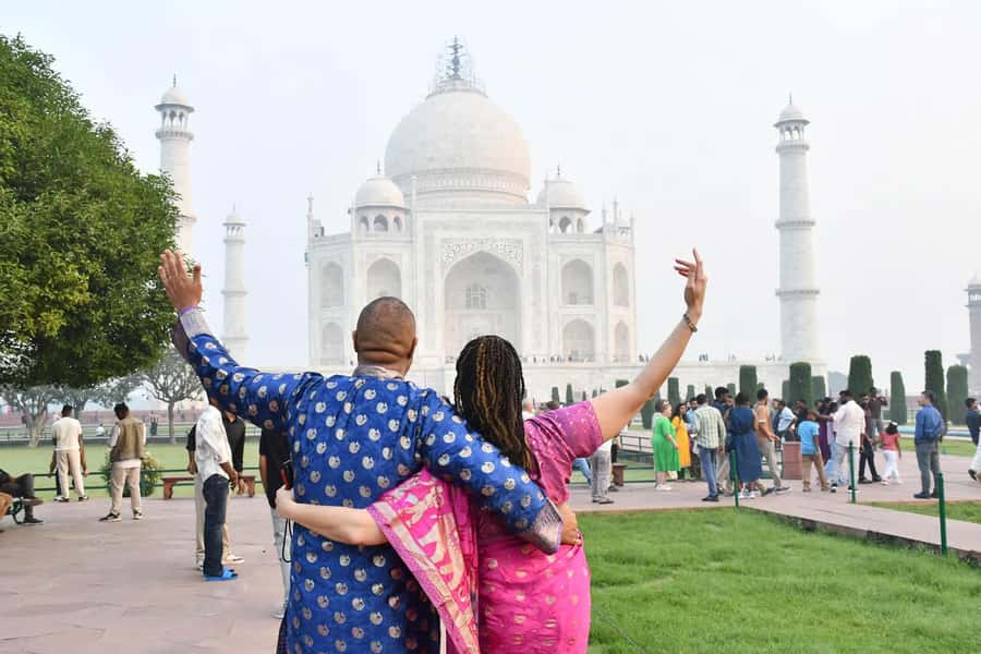 Taj Mahal Tour Fast-Track Entry with Tickets - Meeting Your Guide at Your Agra Hotel