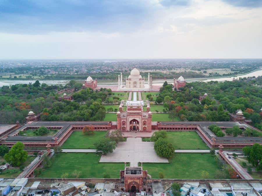 Taj Mahal Tour with Optional Wildlife Rescue Center Visit - Choosing between elephants and sloth bears