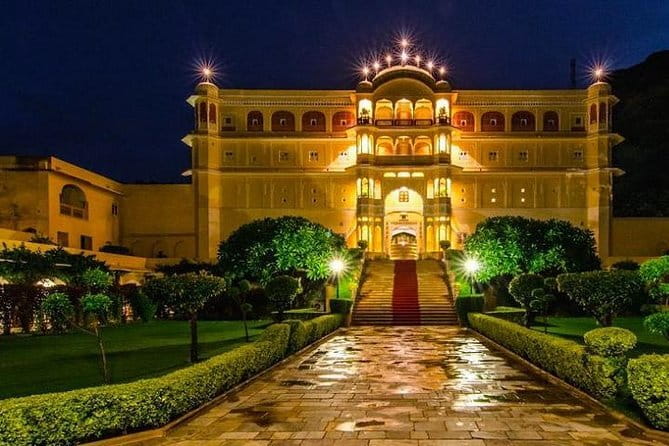 Travel Through the Streets of Jaipur by Tuktuk with a Local - The Water Palace and the stepwell add variety