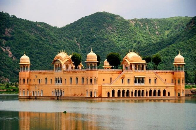 Travel Through the Streets of Jaipur by Tuktuk with a Local - Jaipur’s central sights reward careful planning
